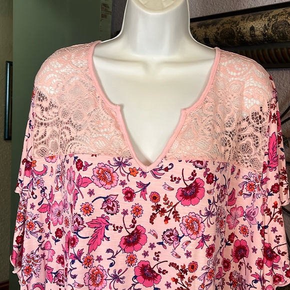 NWT Super Soft Torrid Knit Top Punk Floral -lace trim/SS/knit/ stretch Sz 5X - Picture 2 of 13